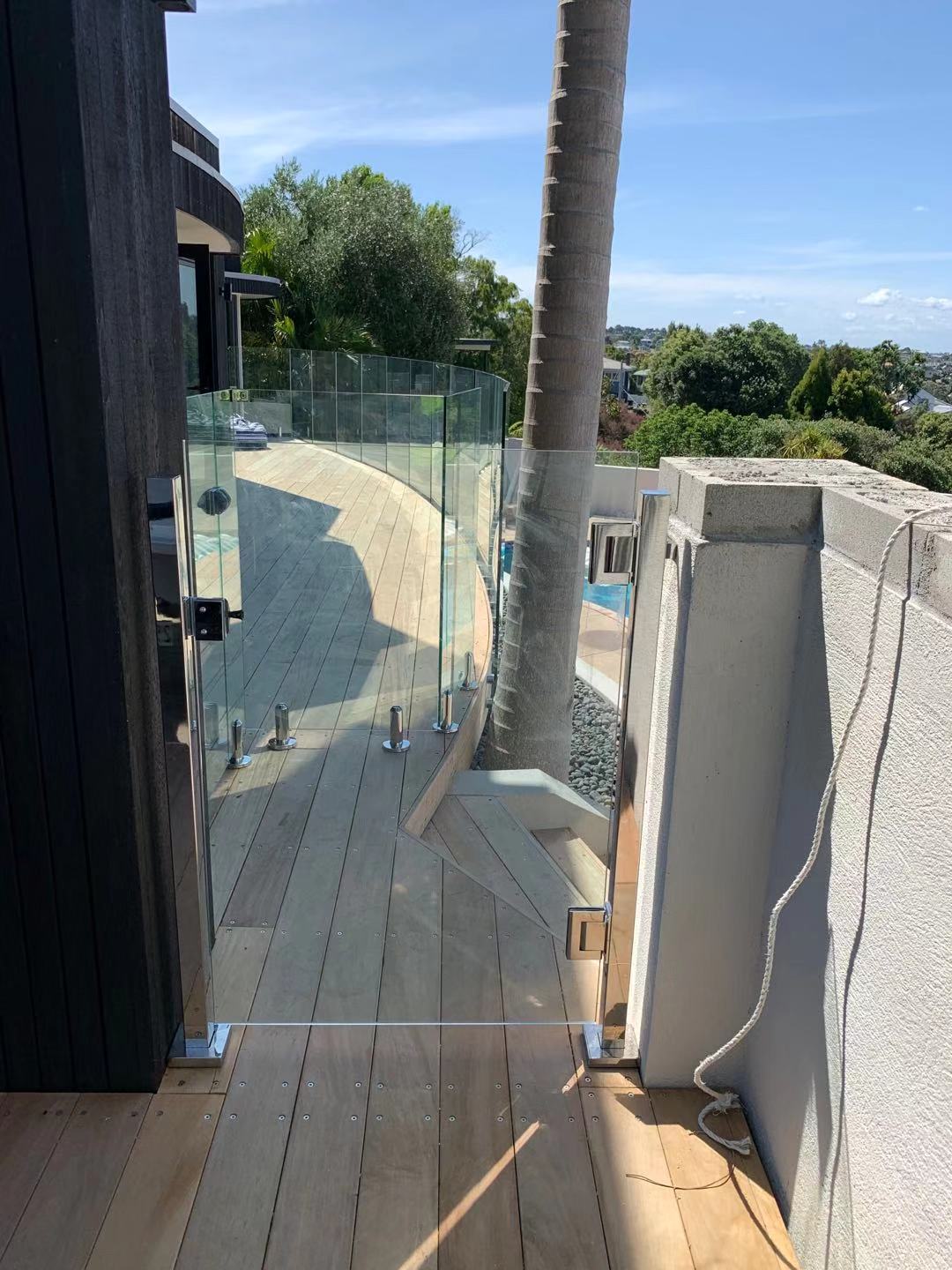 Fibreglass vs. Concrete Pools – Which One is Right for You?